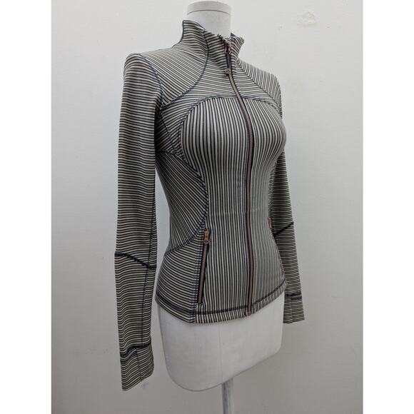 lululemon forme jacket II - Picture 6 of 13